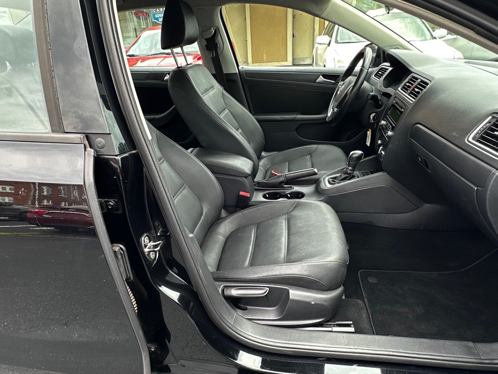 2012 Volkswagen Jetta Image 10