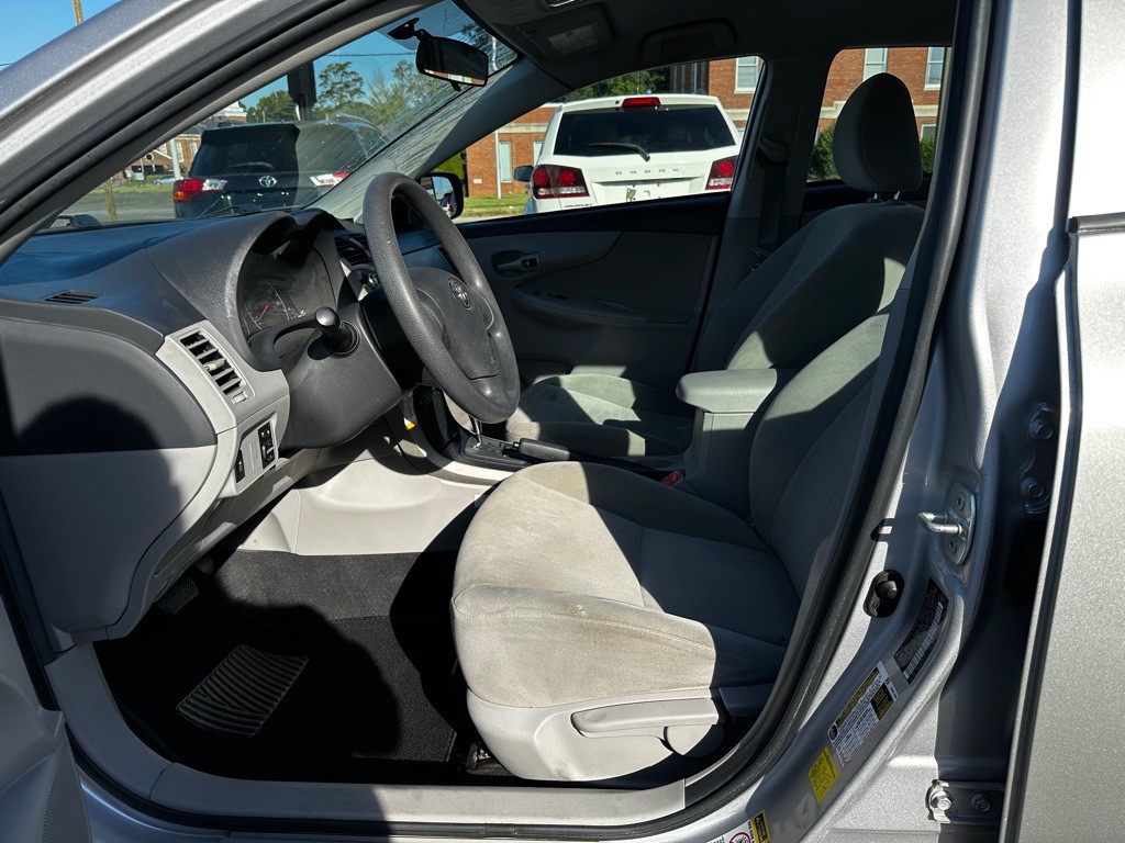2012 Toyota Corolla Image 11