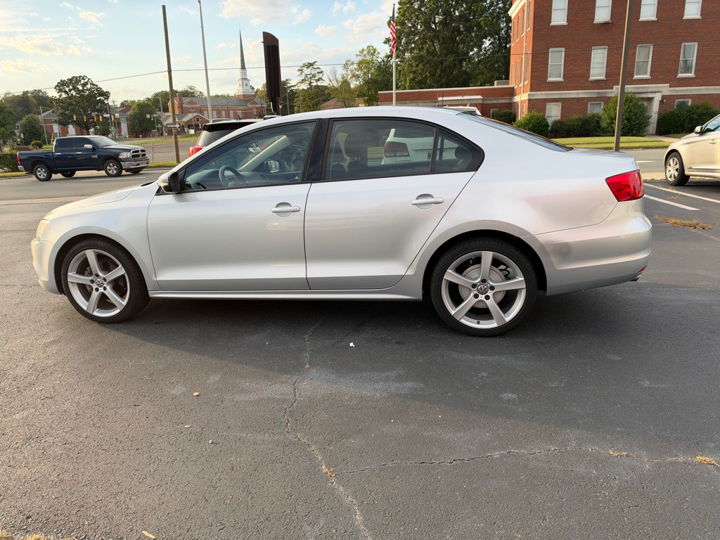 2011 Volkswagen Jetta Image 4