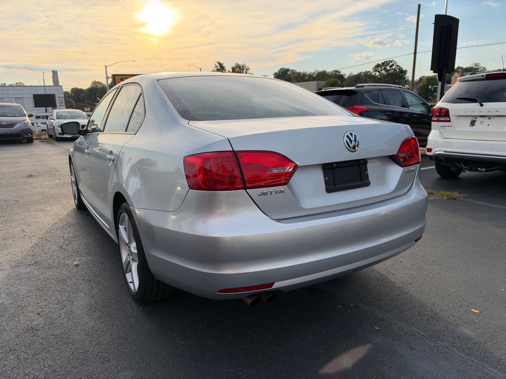 2011 Volkswagen Jetta Image 5