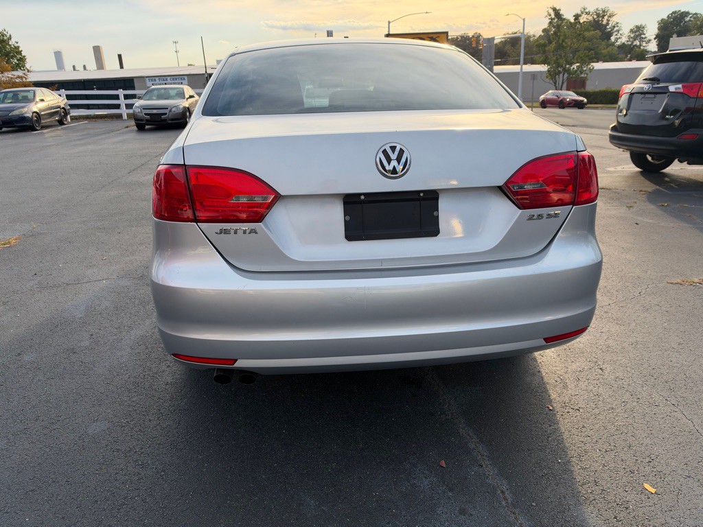 2011 Volkswagen Jetta Image 6