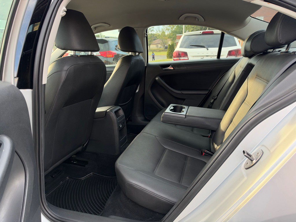 2011 Volkswagen Jetta Image 9