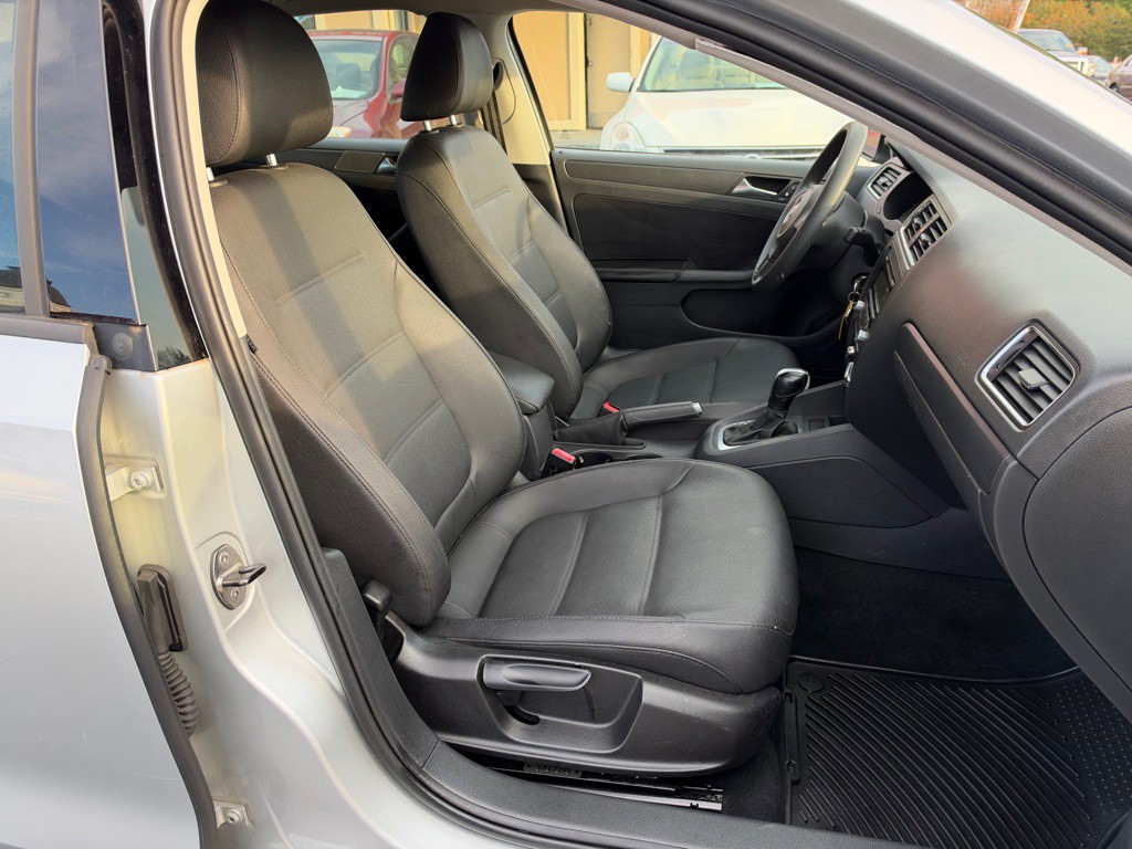 2011 Volkswagen Jetta Image 10