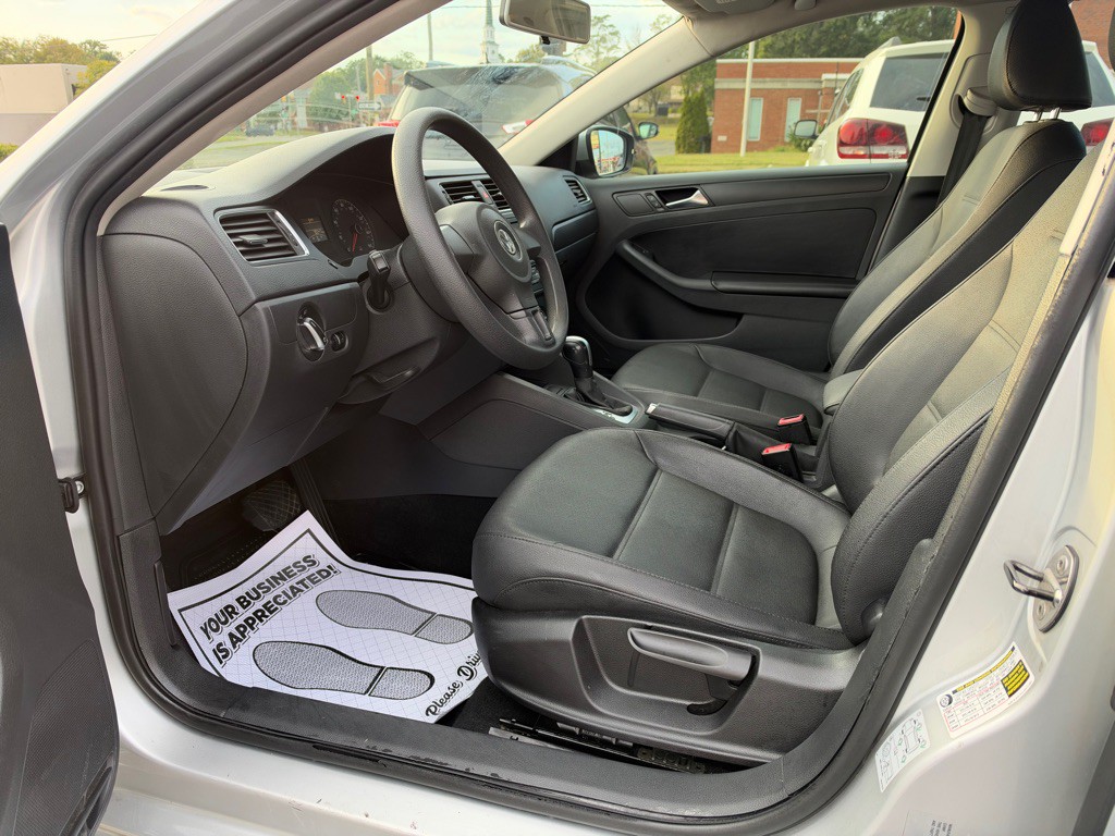 2011 Volkswagen Jetta Image 11