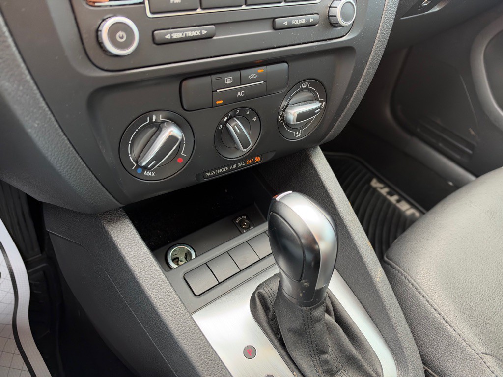 2011 Volkswagen Jetta Image 17