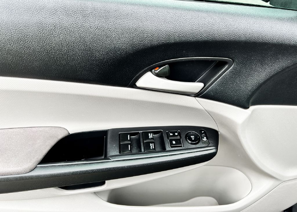 2012 Honda Accord Image 29