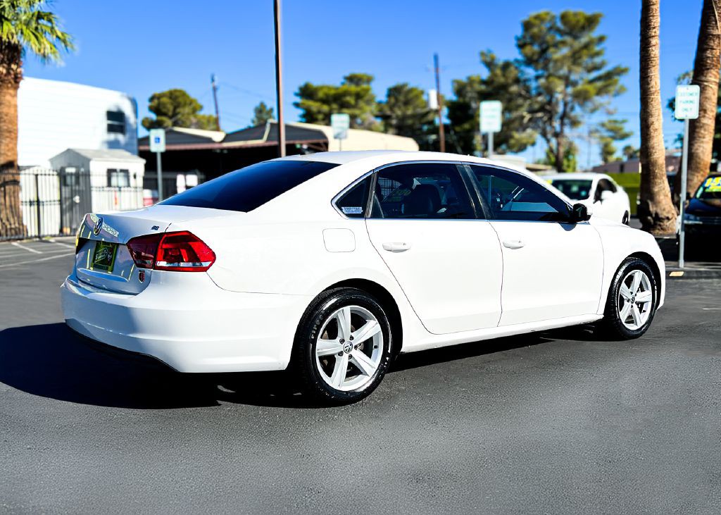 2013 Volkswagen Passat Image 9