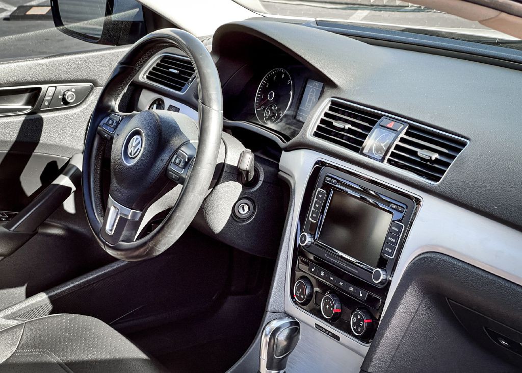 2013 Volkswagen Passat Image 10