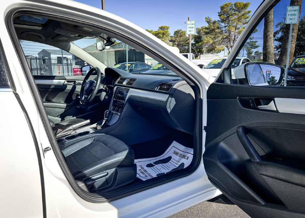 2013 Volkswagen Passat Image 12