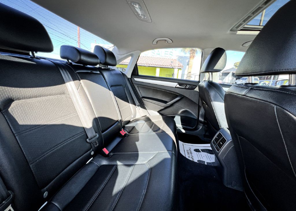 2013 Volkswagen Passat Image 13