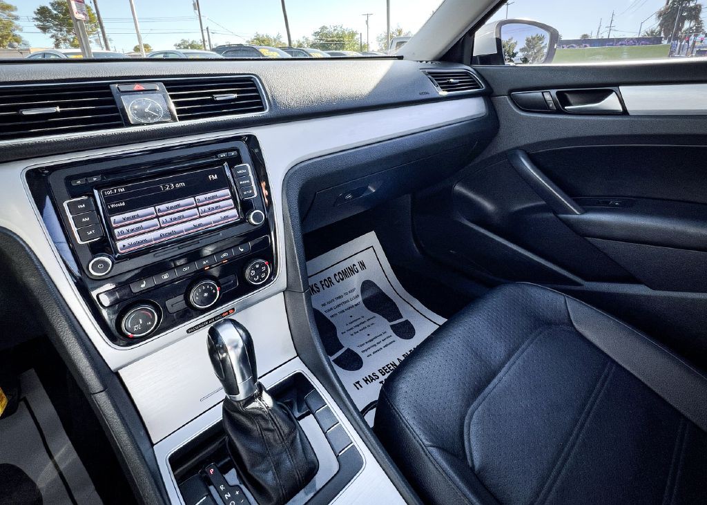 2013 Volkswagen Passat Image 15