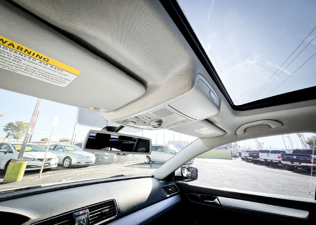 2013 Volkswagen Passat Image 16