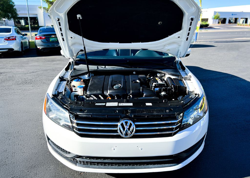 2013 Volkswagen Passat Image 19