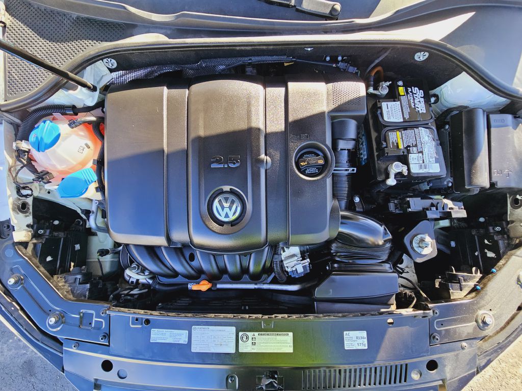 2013 Volkswagen Passat Image 33