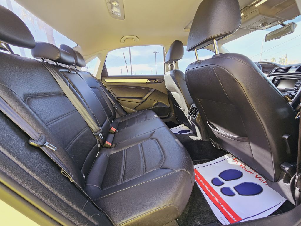 2013 Volkswagen Passat Image 39