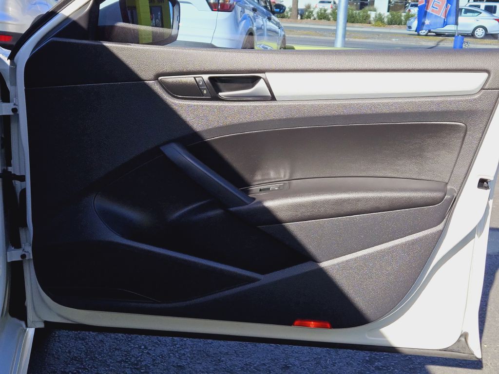2013 Volkswagen Passat Image 42