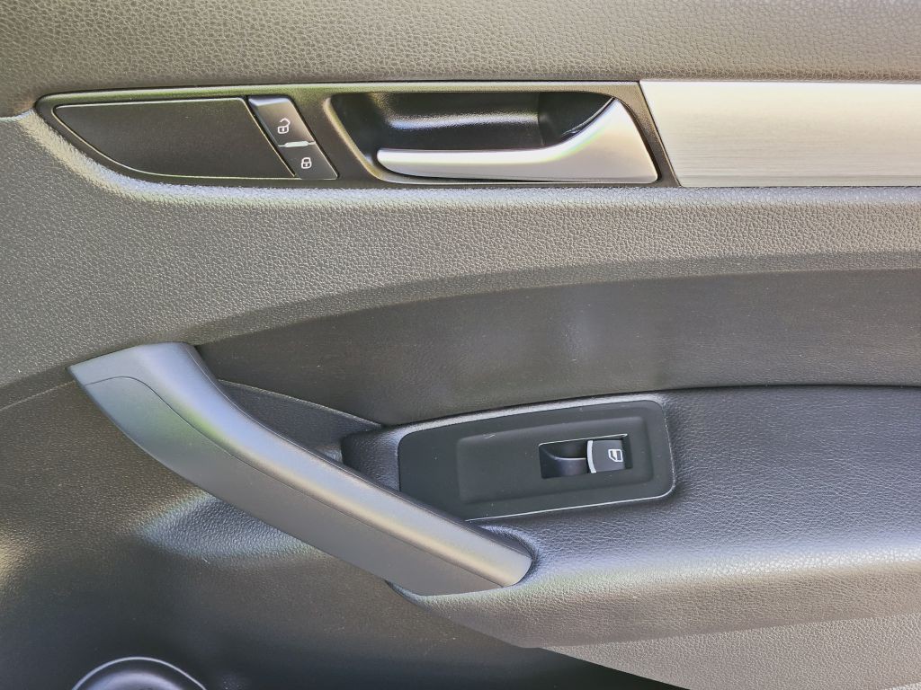 2013 Volkswagen Passat Image 43