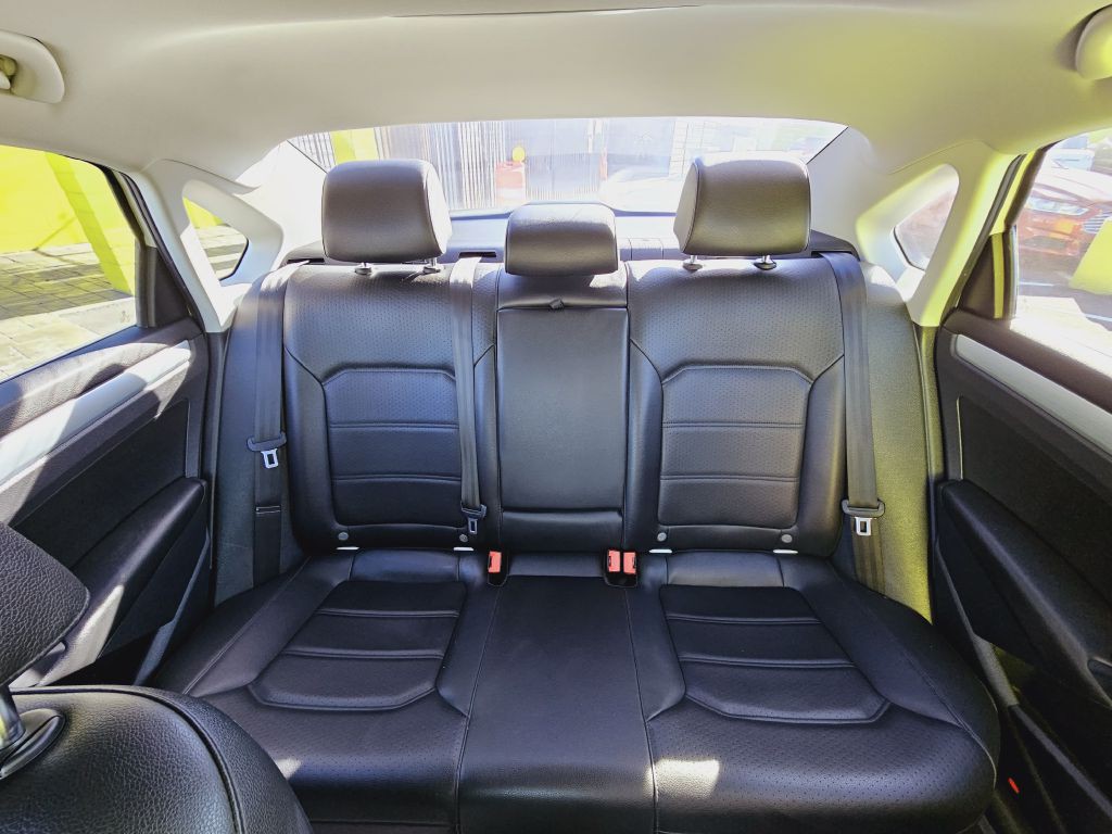 2013 Volkswagen Passat Image 45