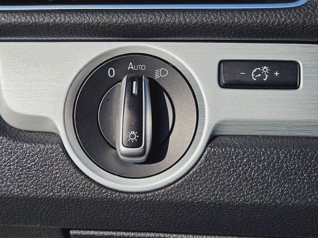 2013 Volkswagen Passat Image 50