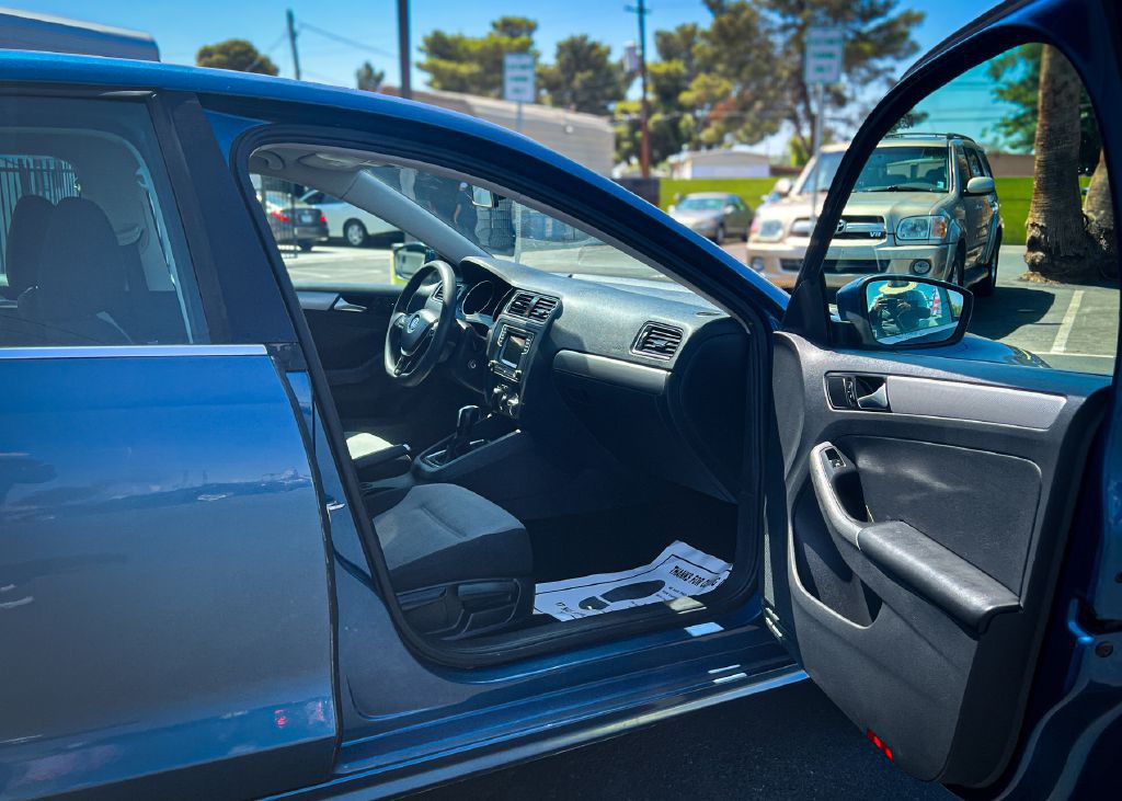 2017 Volkswagen Jetta Image 11