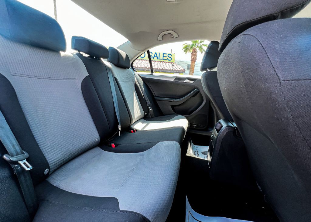 2017 Volkswagen Jetta Image 13