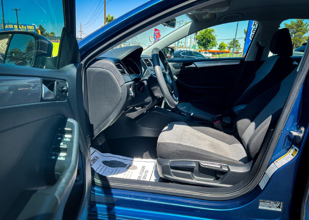 2017 Volkswagen Jetta Image 19