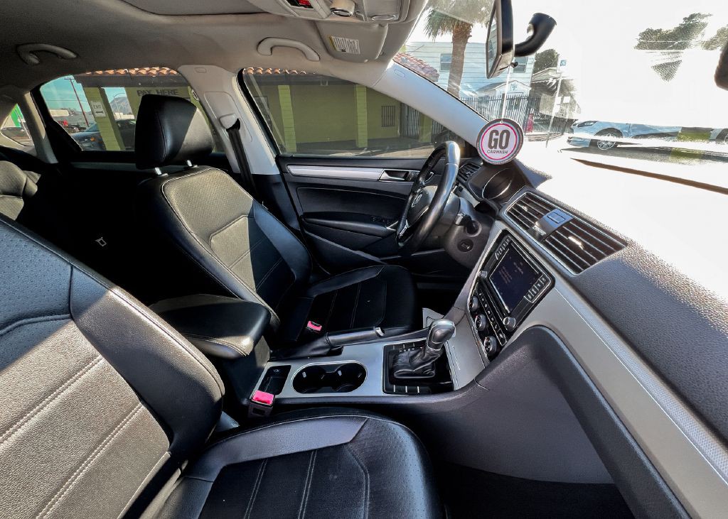 2019 Volkswagen Passat Image 11