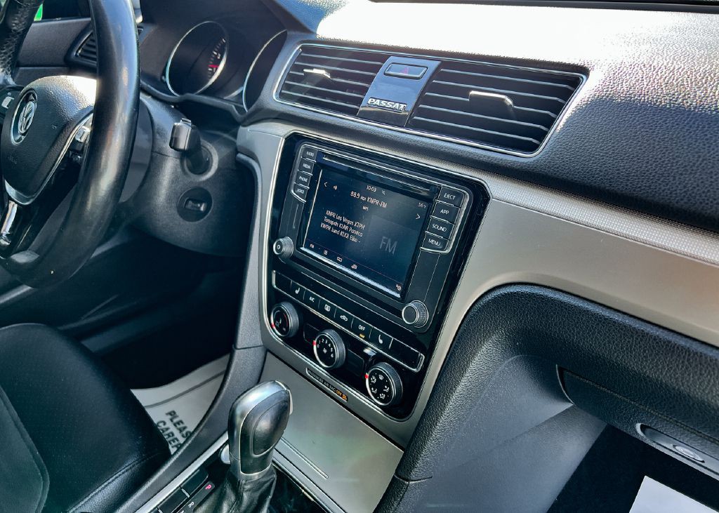 2019 Volkswagen Passat Image 12