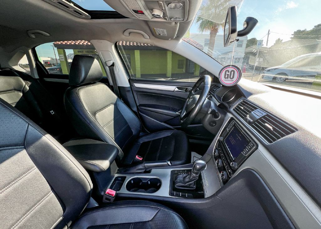 2019 Volkswagen Passat Image 15