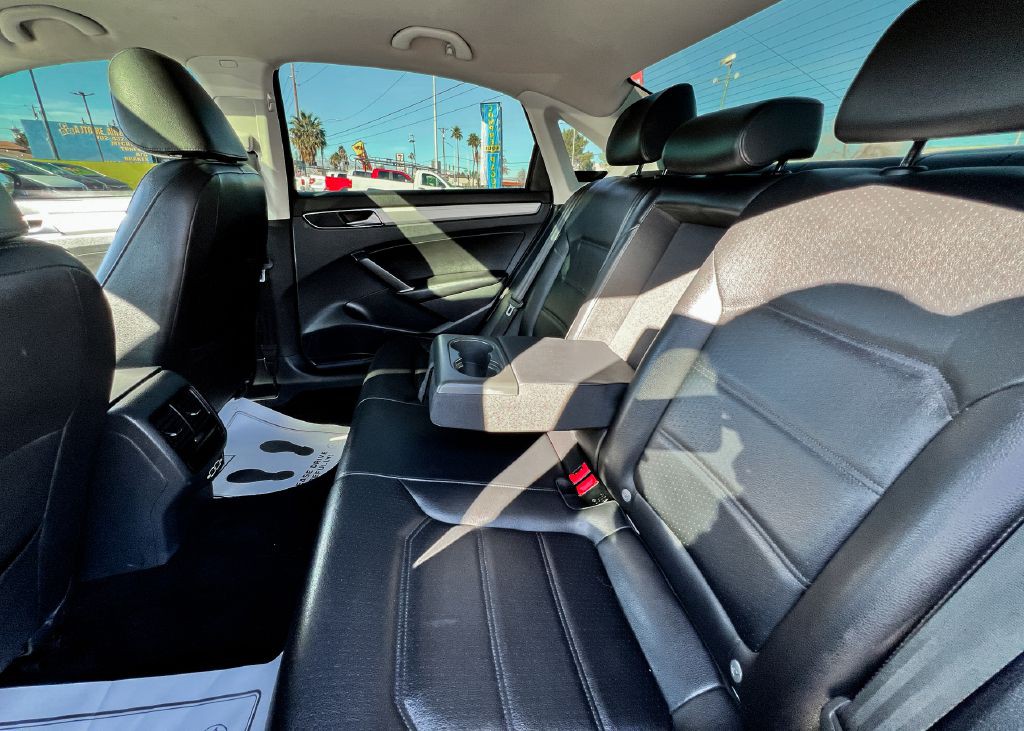 2019 Volkswagen Passat Image 20