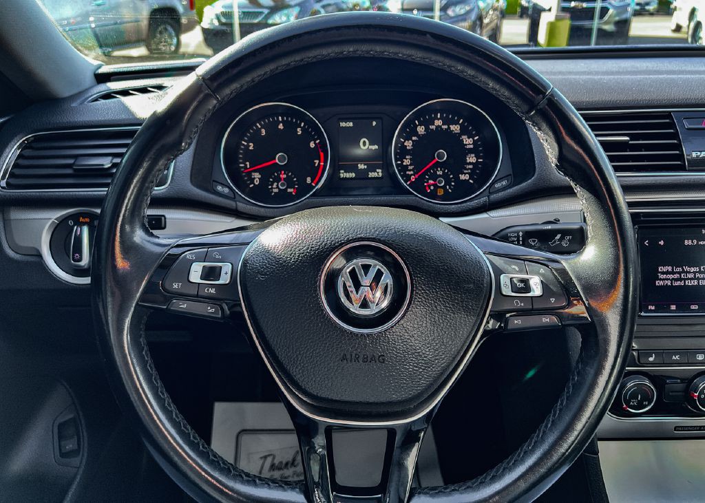 2019 Volkswagen Passat Image 24