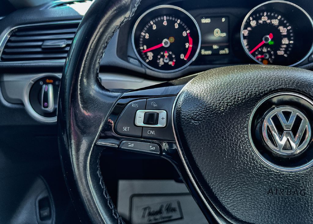 2019 Volkswagen Passat Image 25