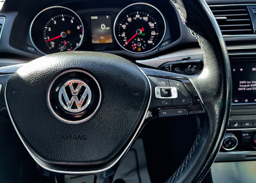 2019 Volkswagen Passat Image 26
