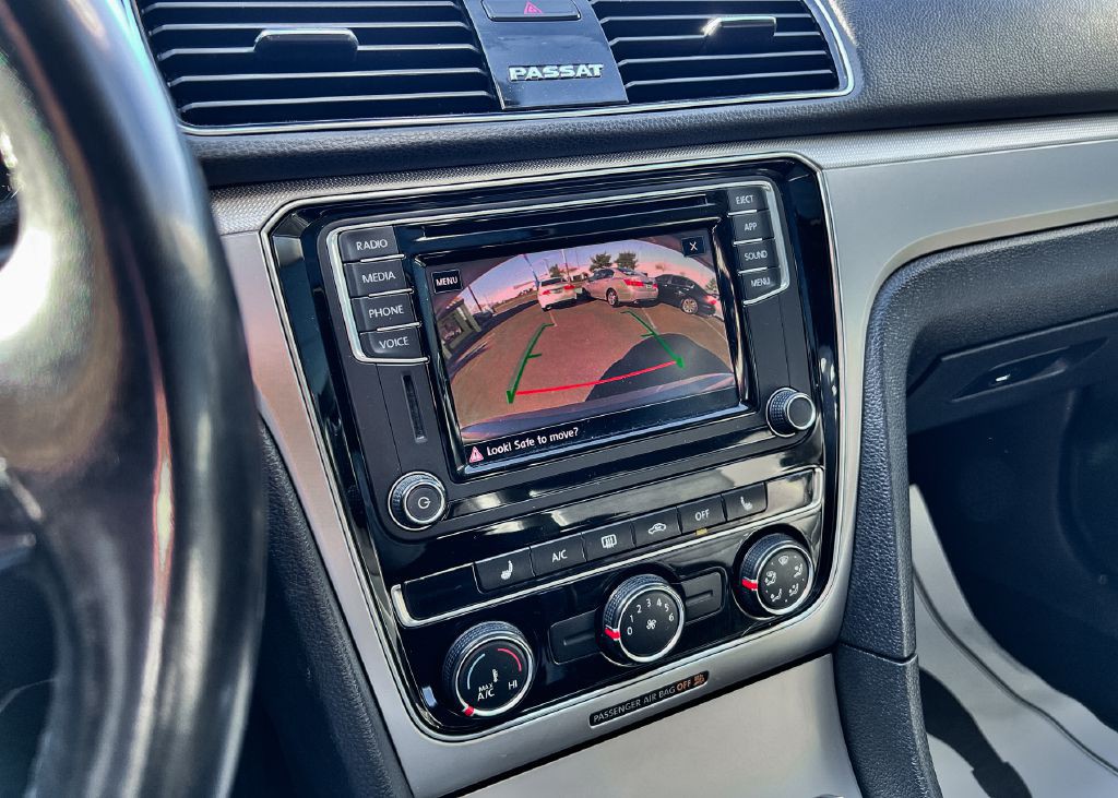 2019 Volkswagen Passat Image 28