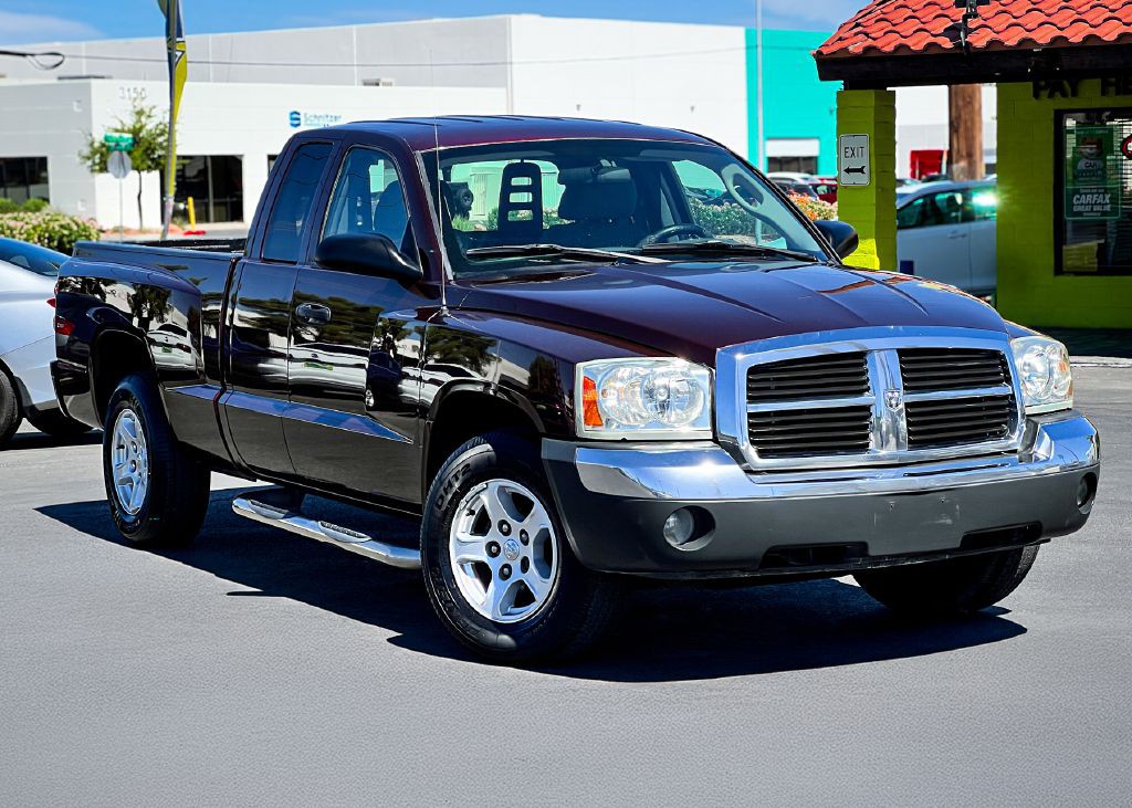 2005 Dodge Dakota Image 2