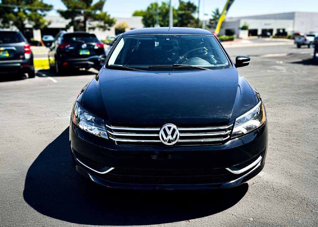 2013 Volkswagen Passat Image 2