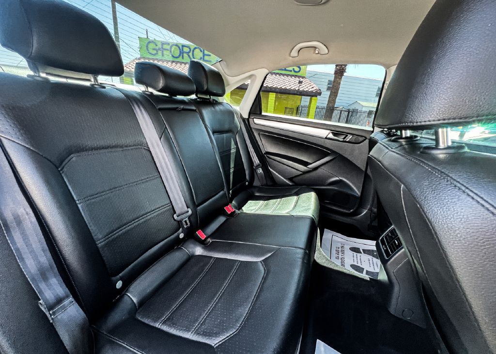 2013 Volkswagen Passat Image 11
