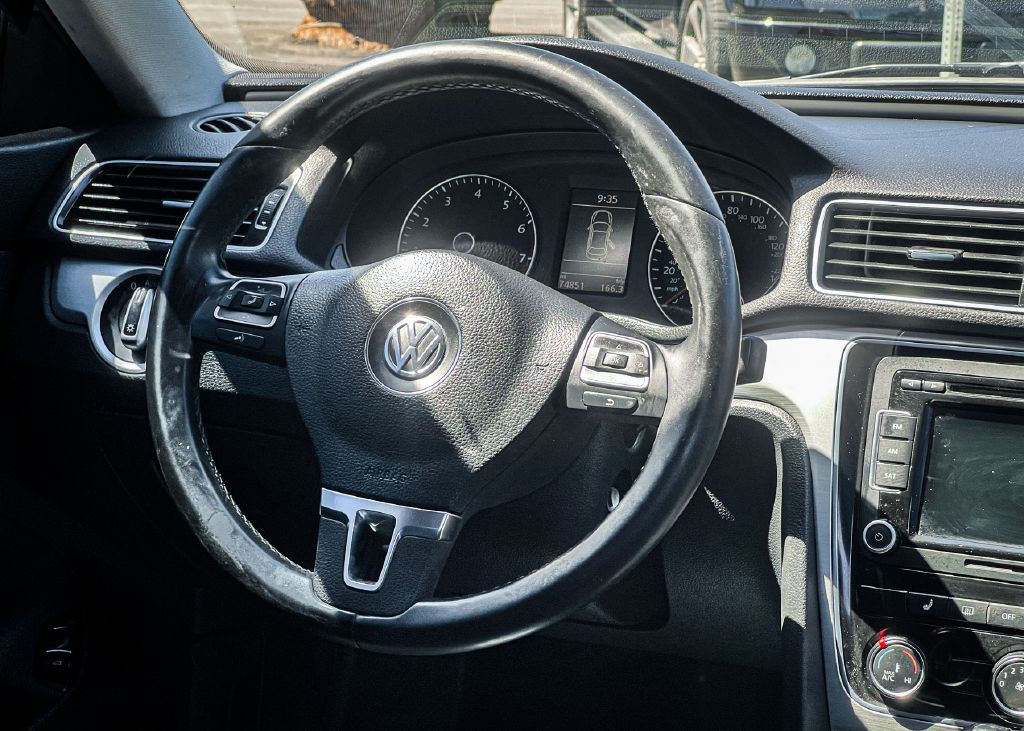 2013 Volkswagen Passat Image 14