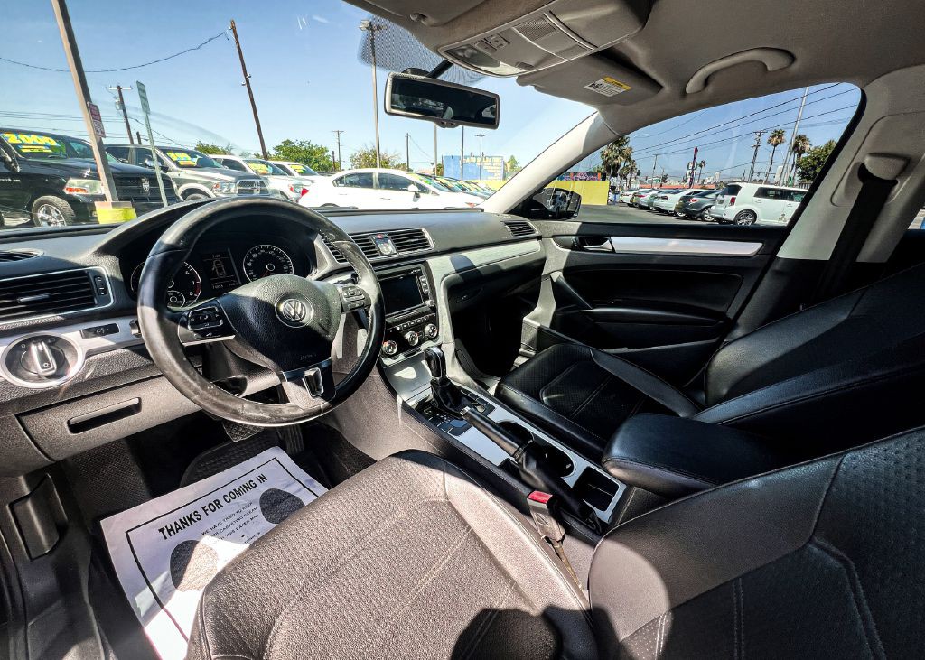 2013 Volkswagen Passat Image 17