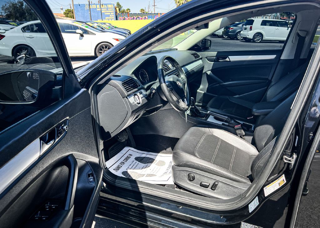 2013 Volkswagen Passat Image 18
