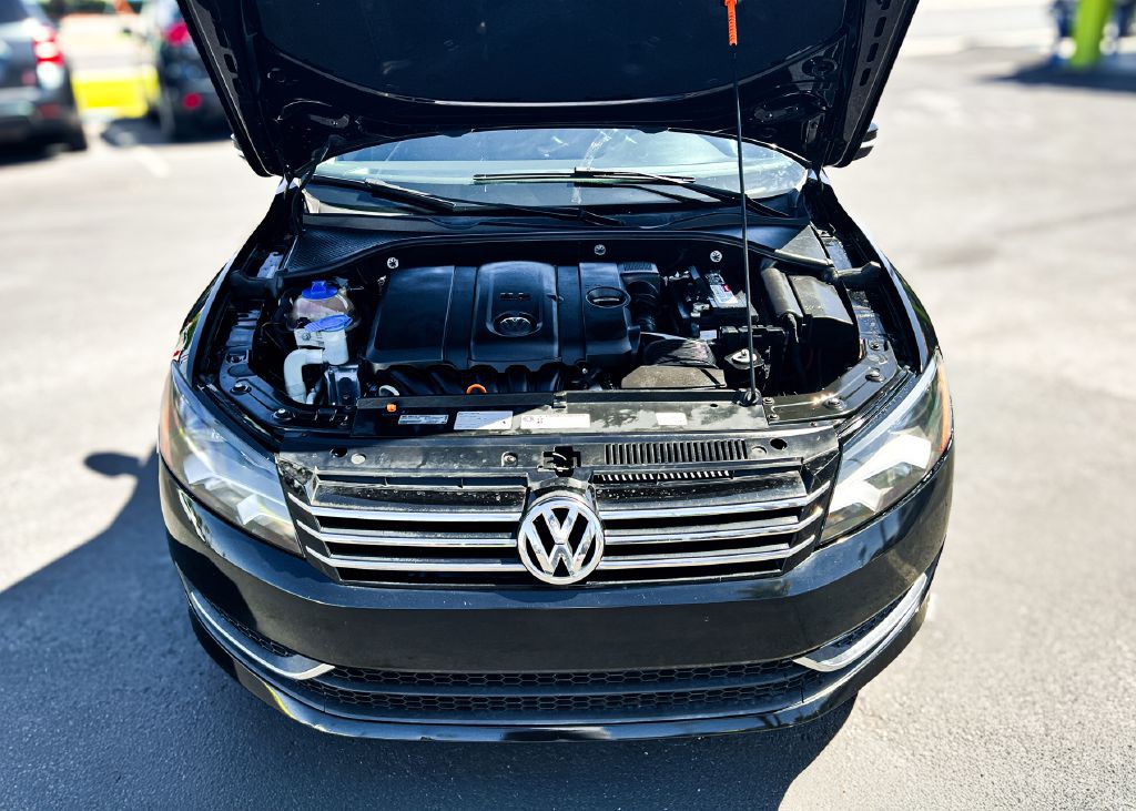 2013 Volkswagen Passat Image 23