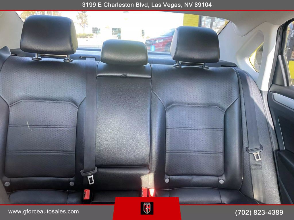 2013 Volkswagen Passat Image 35