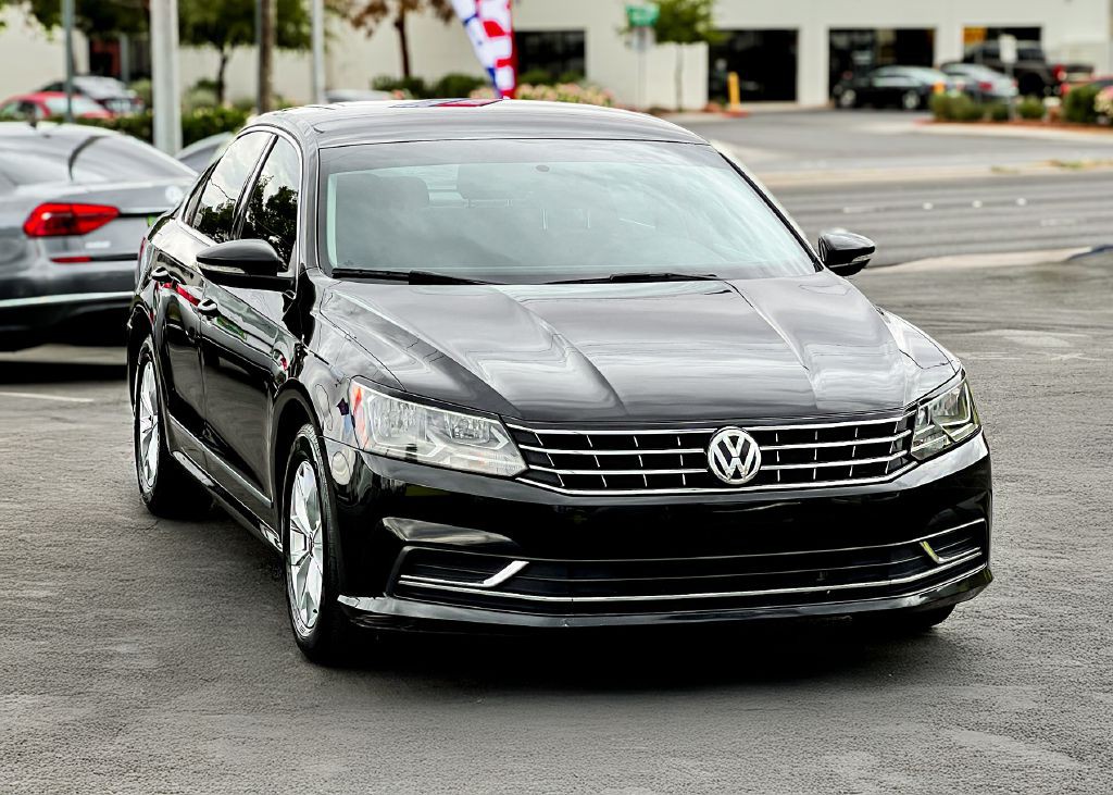 2017 Volkswagen Passat Image 4