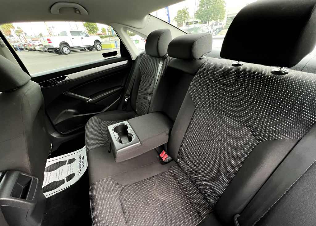 2017 Volkswagen Passat Image 13