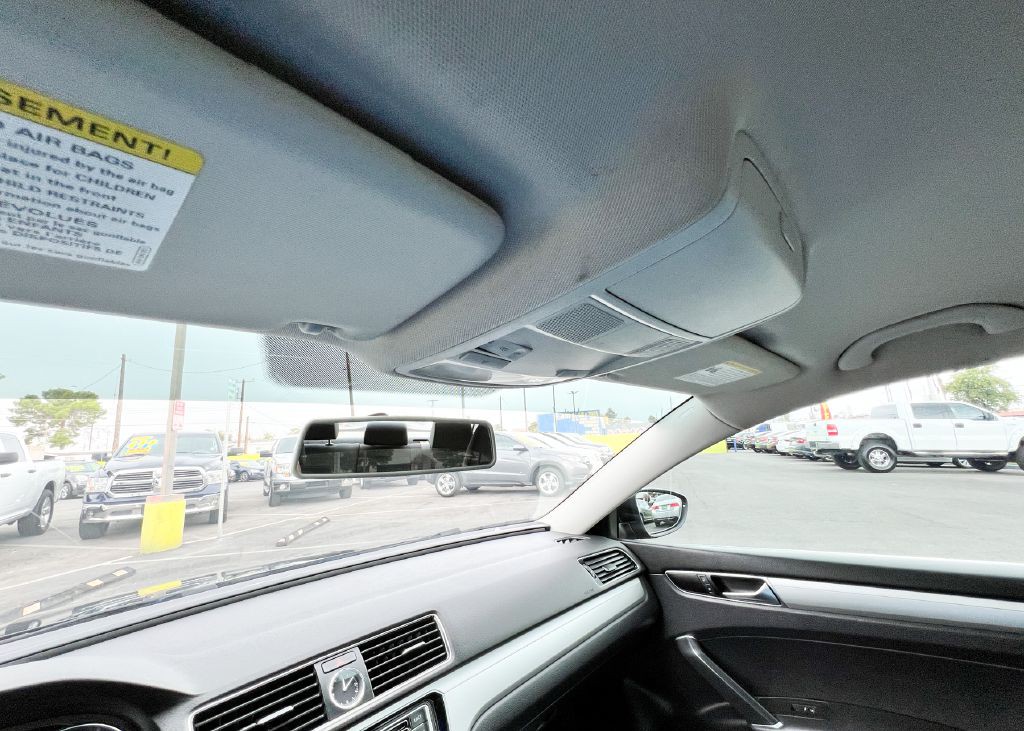 2017 Volkswagen Passat Image 20