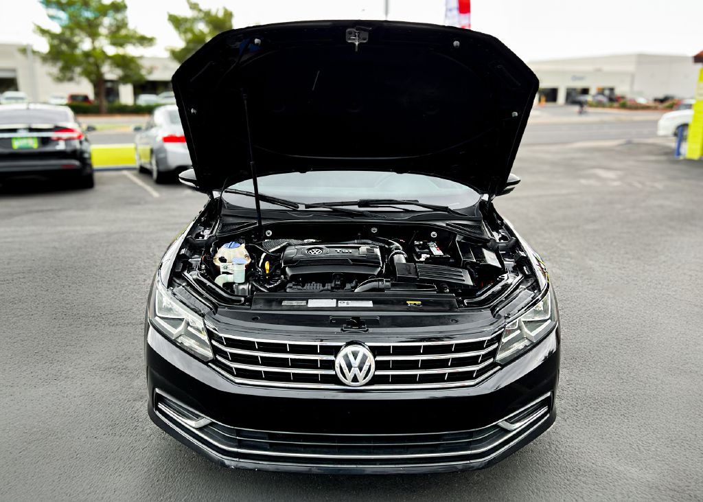 2017 Volkswagen Passat Image 24