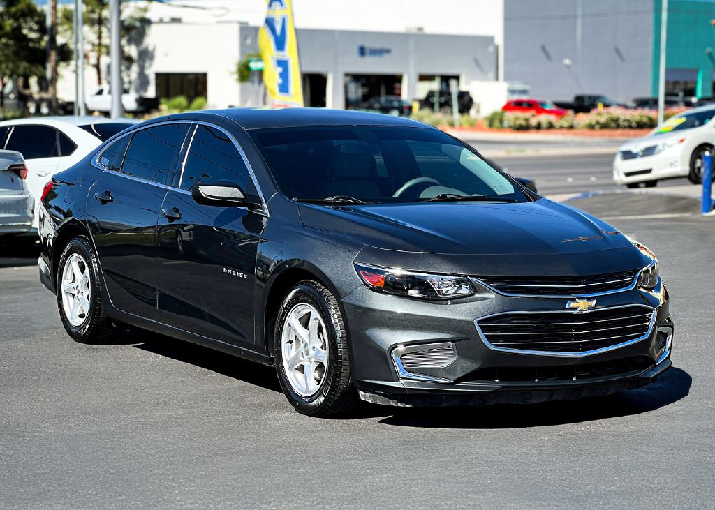 2017 Chevrolet Malibu Image 2