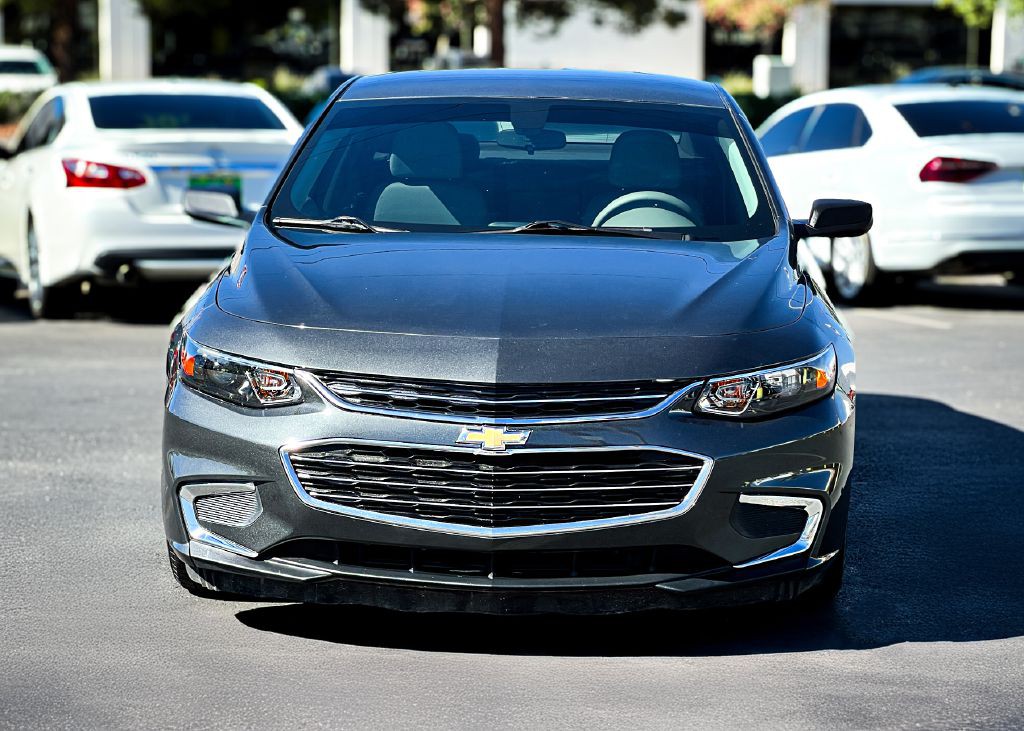 2017 Chevrolet Malibu Image 3
