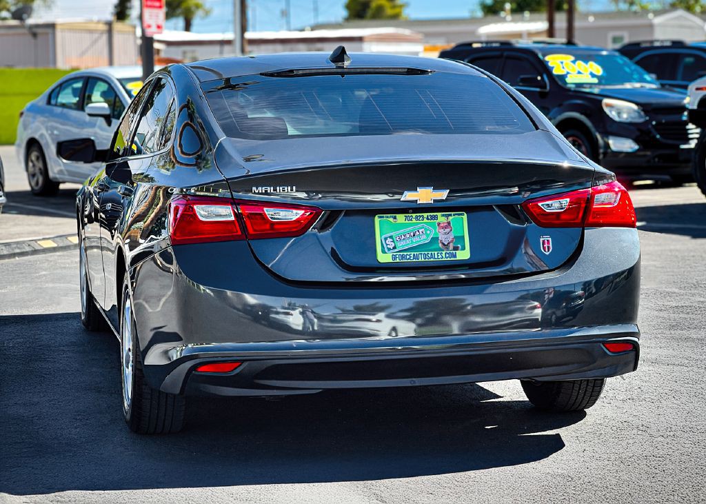2017 Chevrolet Malibu Image 8