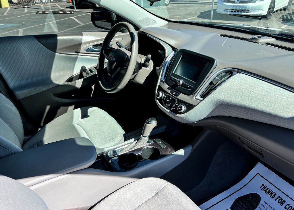 2017 Chevrolet Malibu Image 11